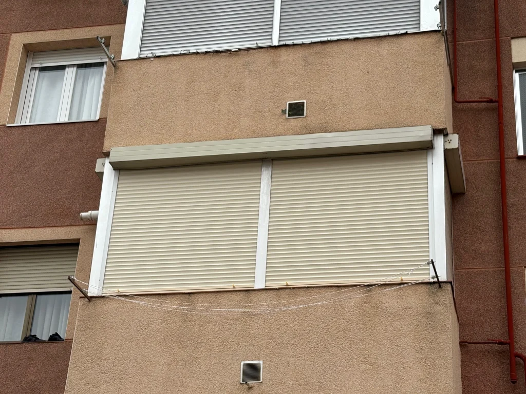 Reparación de persiana en local comercial